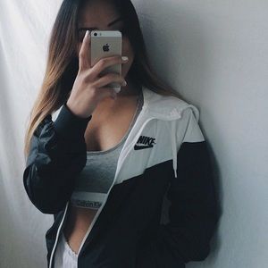 Looking for nike windbreaker